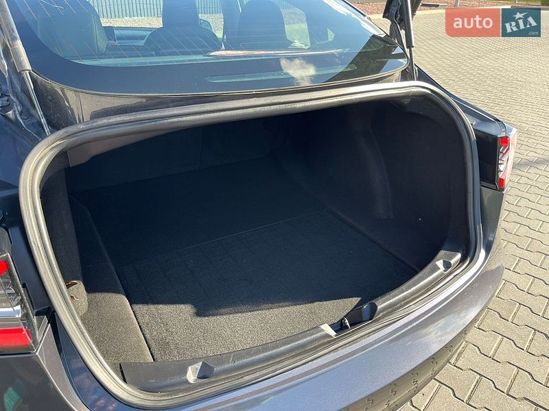 Седан Tesla Model 3 2019 в Хмельницком