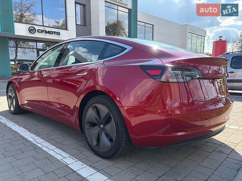 Седан Tesla Model 3 2018 в Львове