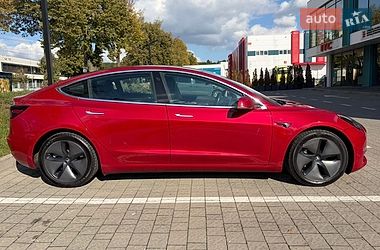 Седан Tesla Model 3 2018 в Львове