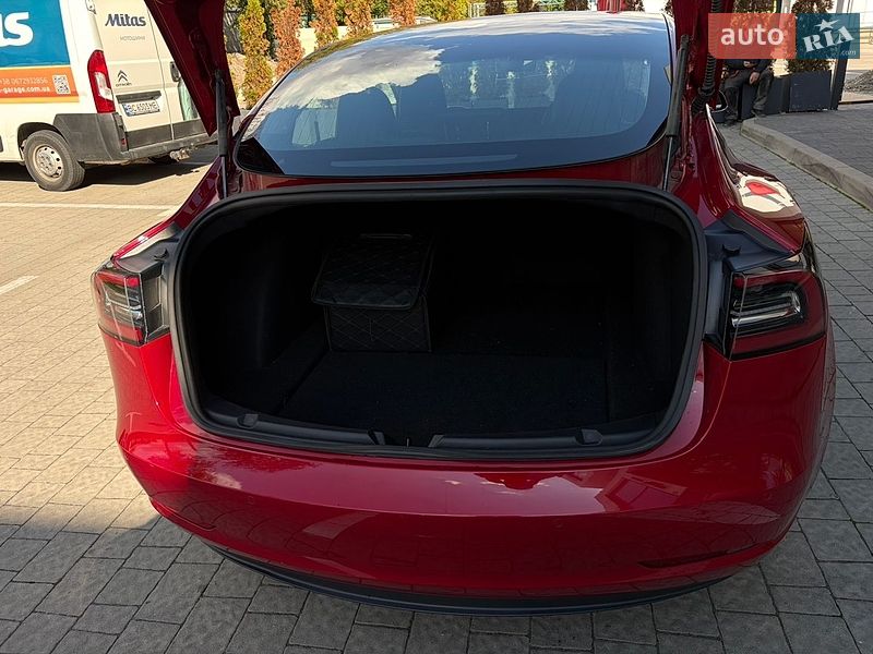 Седан Tesla Model 3 2018 в Львове