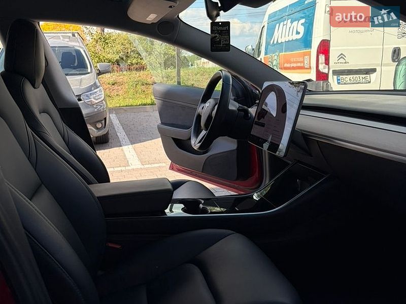 Седан Tesla Model 3 2018 в Львове