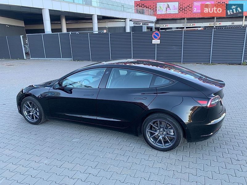 Седан Tesla Model 3 2022 в Киеве