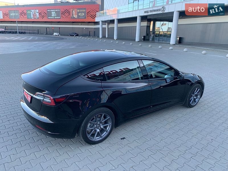 Седан Tesla Model 3 2022 в Киеве