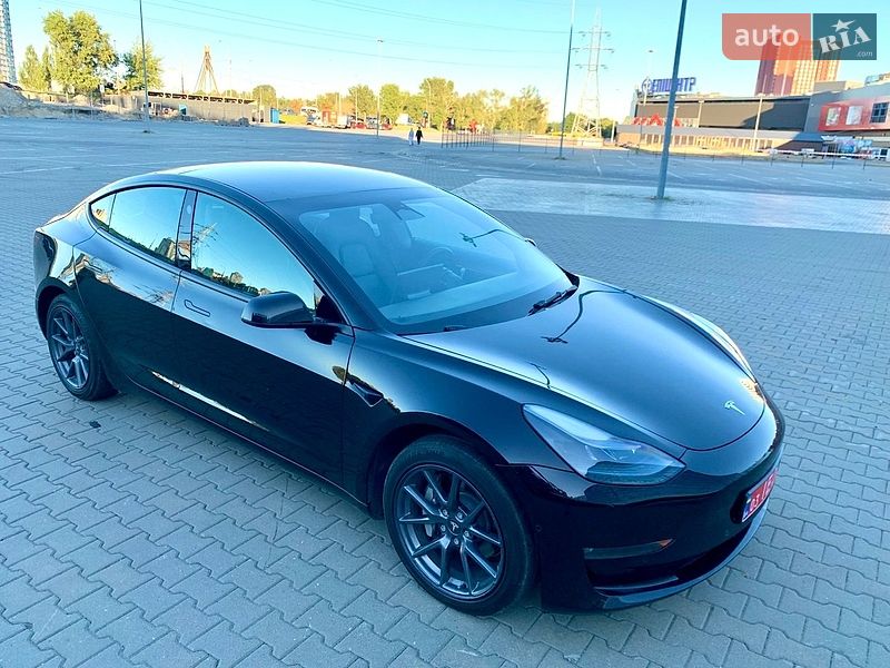 Седан Tesla Model 3 2022 в Киеве