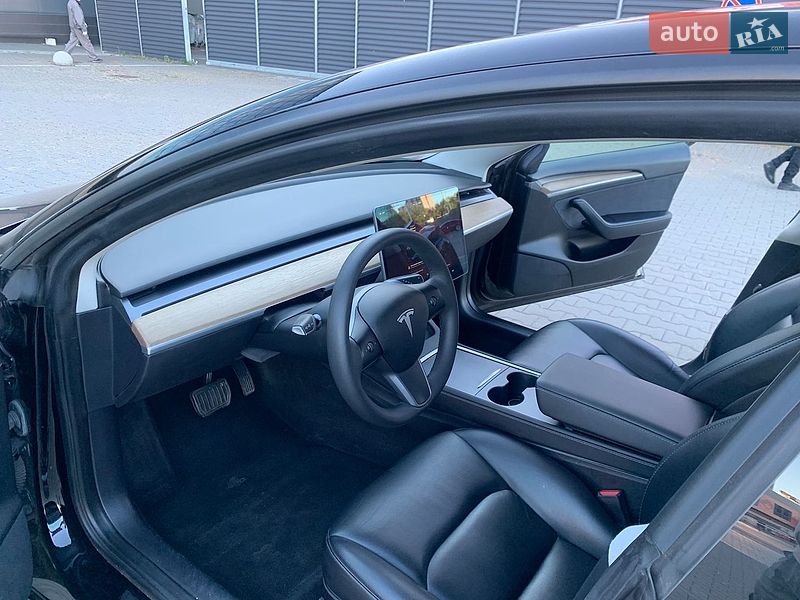 Седан Tesla Model 3 2022 в Киеве