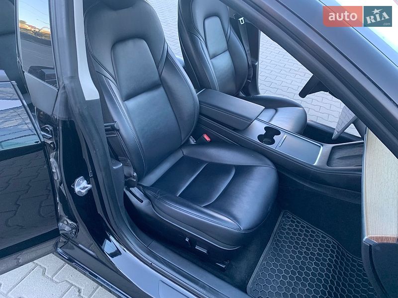 Седан Tesla Model 3 2022 в Киеве