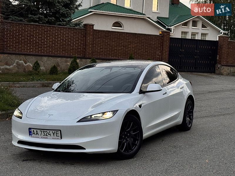 Седан Tesla Model 3 2025 в Полтаві