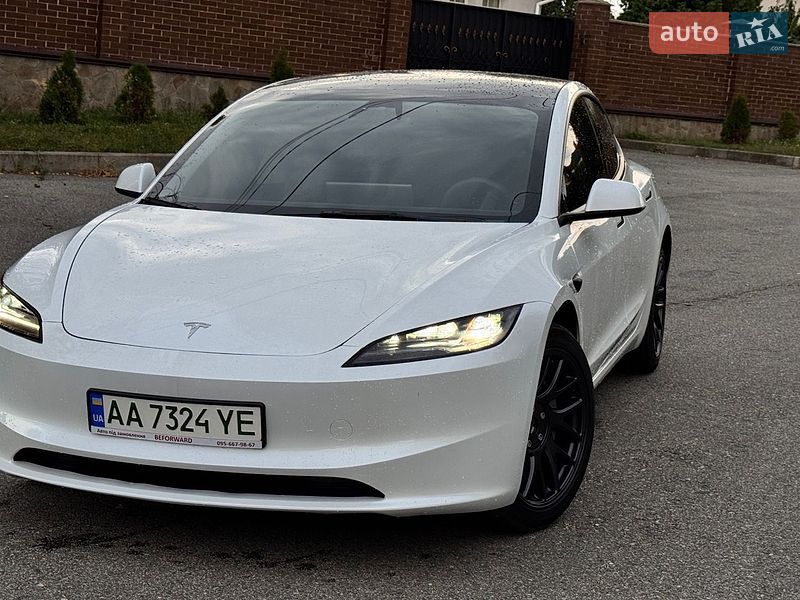 Седан Tesla Model 3 2025 в Полтаві