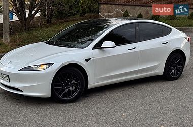 Седан Tesla Model 3 2025 в Полтаві