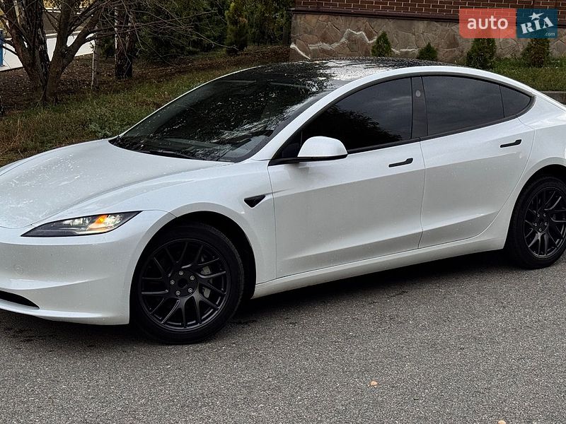 Седан Tesla Model 3 2025 в Полтаві