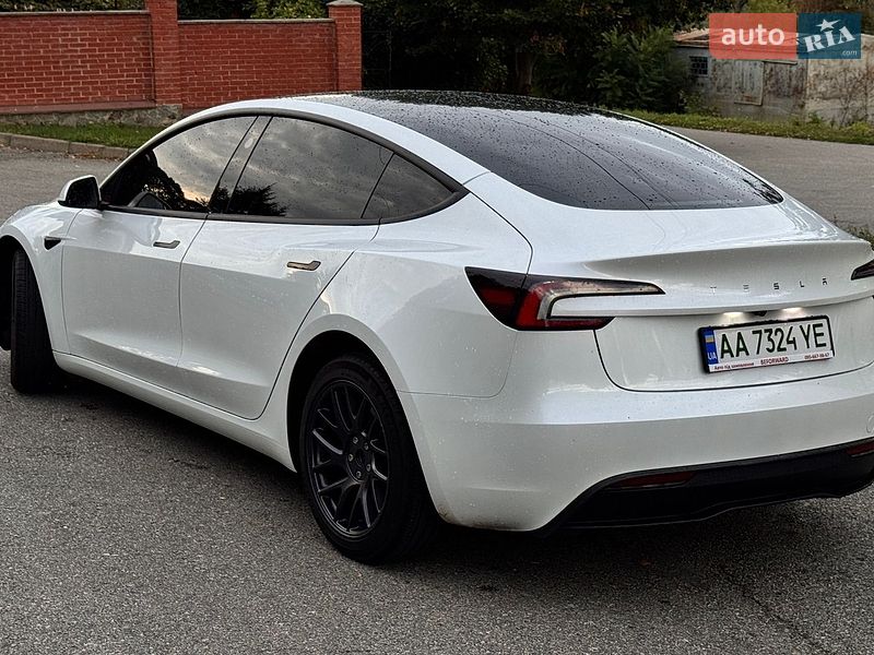 Седан Tesla Model 3 2025 в Полтаві