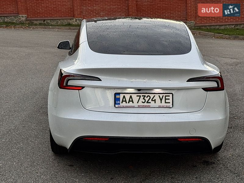 Седан Tesla Model 3 2025 в Полтаві