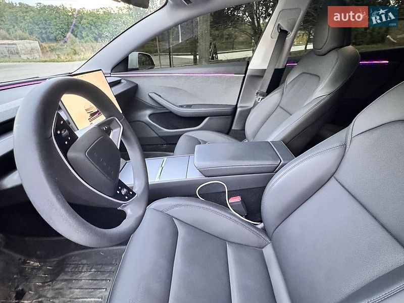Седан Tesla Model 3 2025 в Полтаві