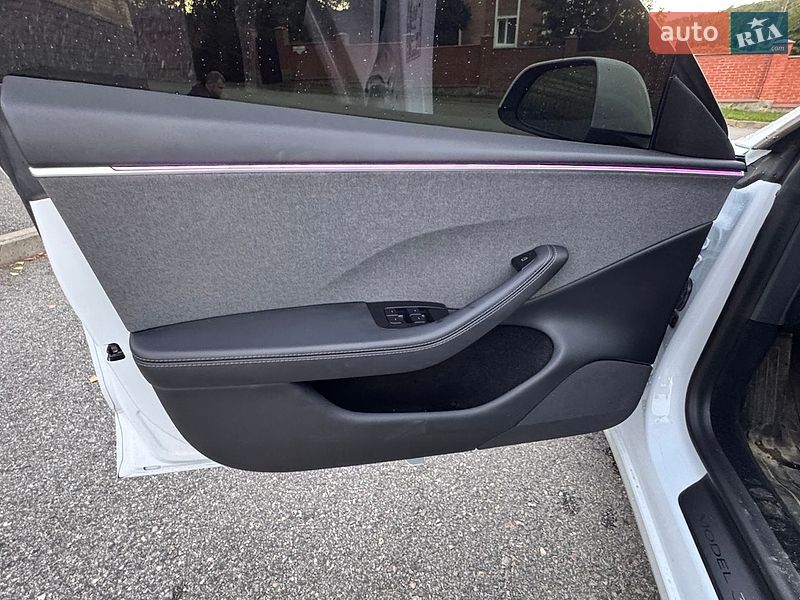Седан Tesla Model 3 2025 в Полтаві