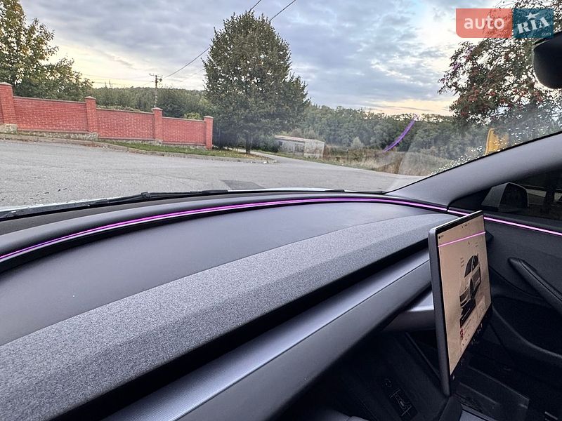 Седан Tesla Model 3 2025 в Полтаві