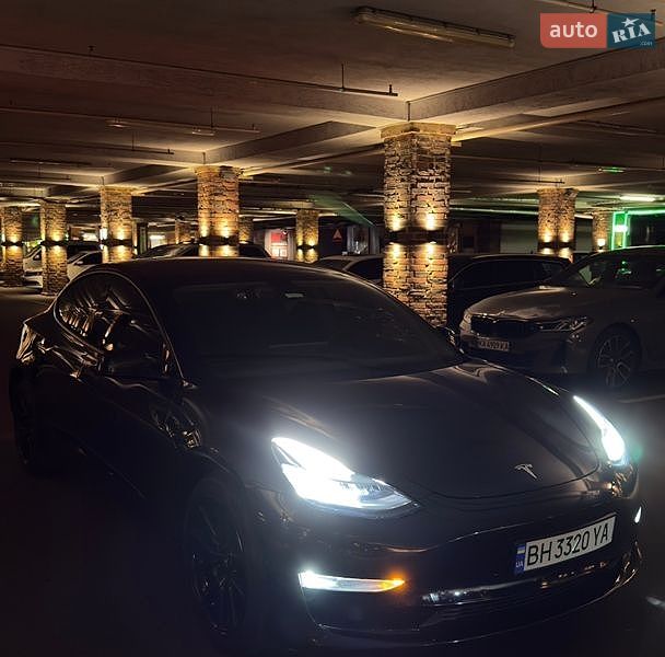 Tesla Model 3, photos from the listing