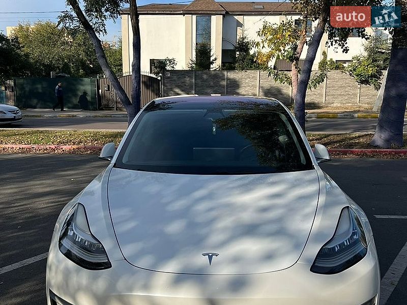 Седан Tesla Model 3 2017 в Киеве
