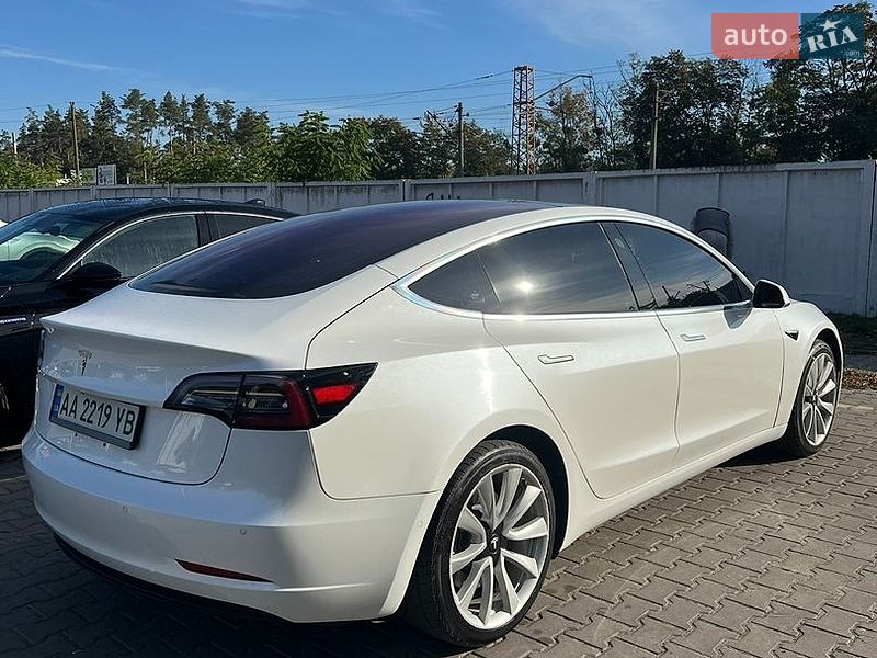 Седан Tesla Model 3 2017 в Киеве