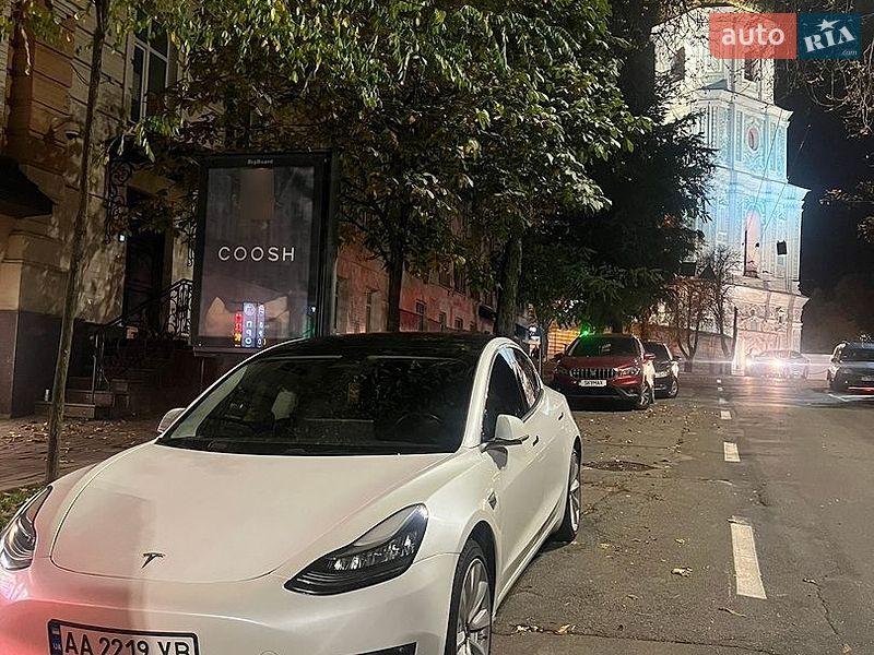 Седан Tesla Model 3 2017 в Киеве