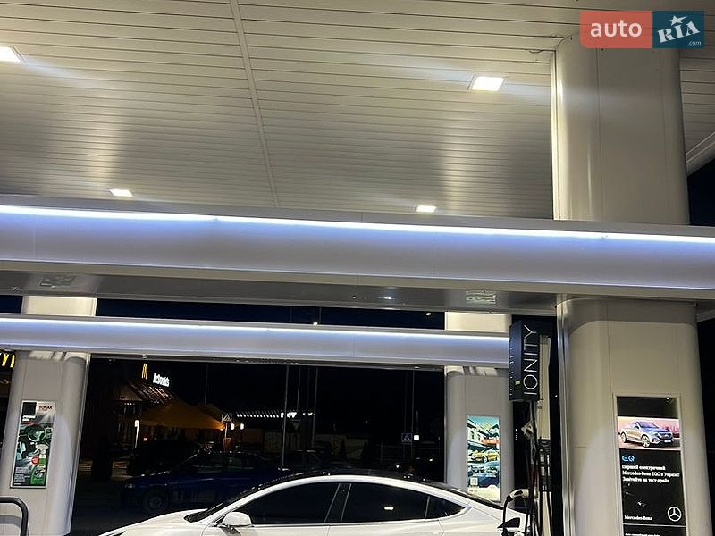 Седан Tesla Model 3 2017 в Киеве