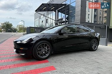 Седан Tesla Model 3 2022 в Львове