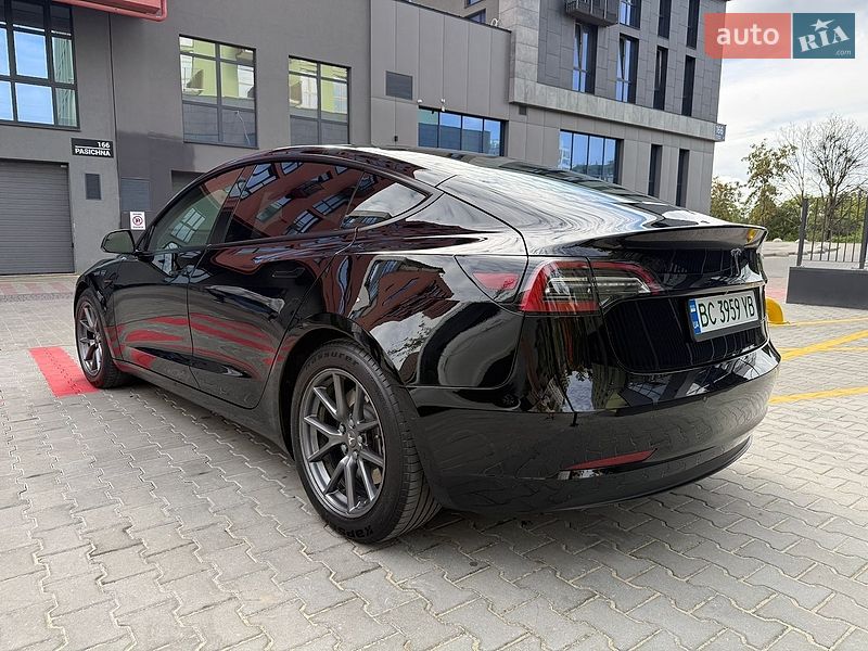 Седан Tesla Model 3 2022 в Львове