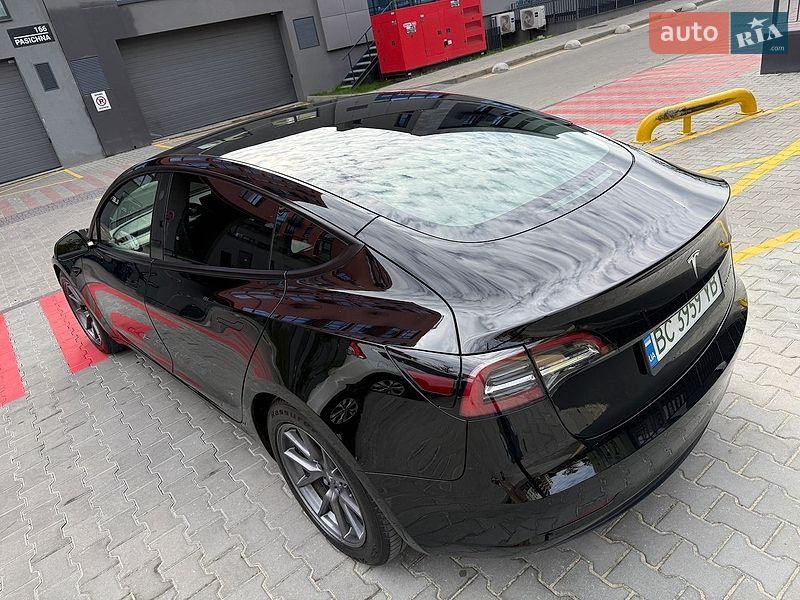 Седан Tesla Model 3 2022 в Львове