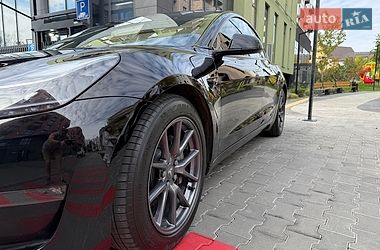 Седан Tesla Model 3 2022 в Львове