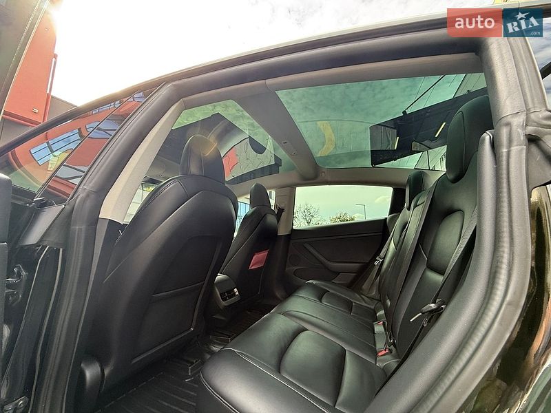 Седан Tesla Model 3 2022 в Львове
