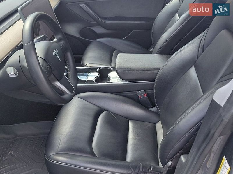 Седан Tesla Model 3 2020 в Києві
