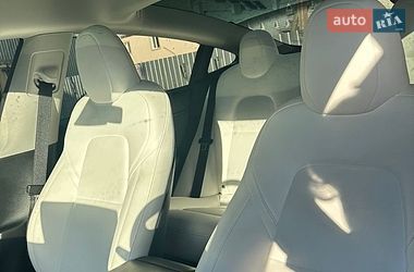 Седан Tesla Model 3 2023 в Монастириській