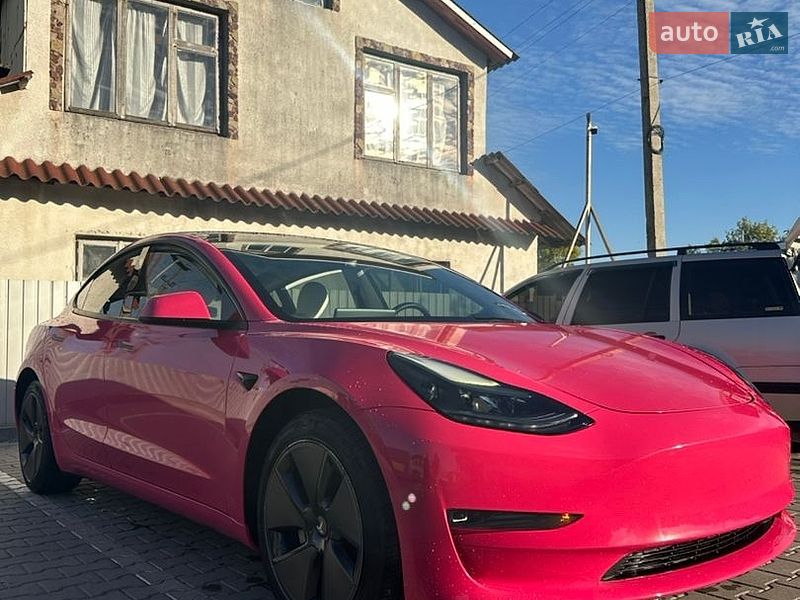 Седан Tesla Model 3 2023 в Монастириській