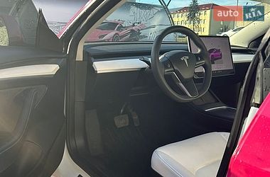 Седан Tesla Model 3 2023 в Монастириській