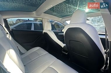 Седан Tesla Model 3 2023 в Монастириській