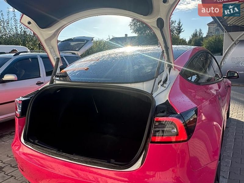 Седан Tesla Model 3 2023 в Монастириській