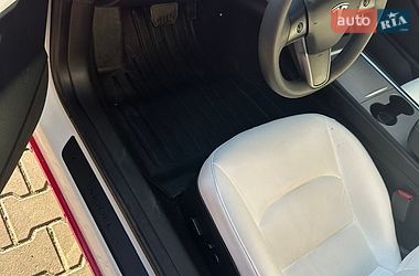 Седан Tesla Model 3 2023 в Монастириській