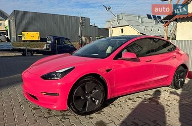 Седан Tesla Model 3 2023 в Монастириській