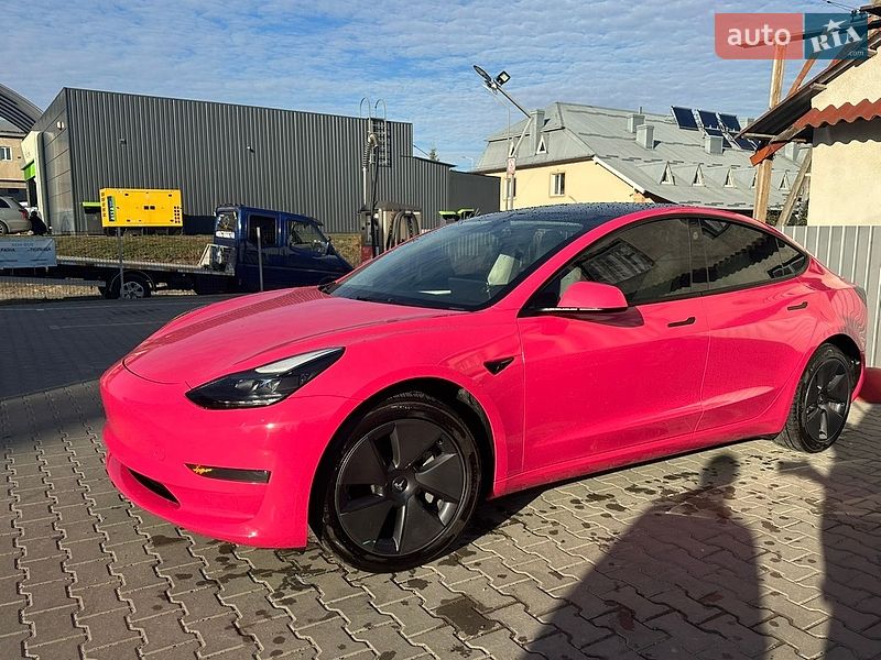 Седан Tesla Model 3 2023 в Монастириській