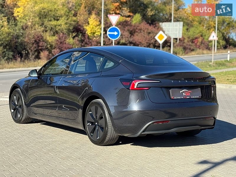 Седан Tesla Model 3 2024 в Тернополі