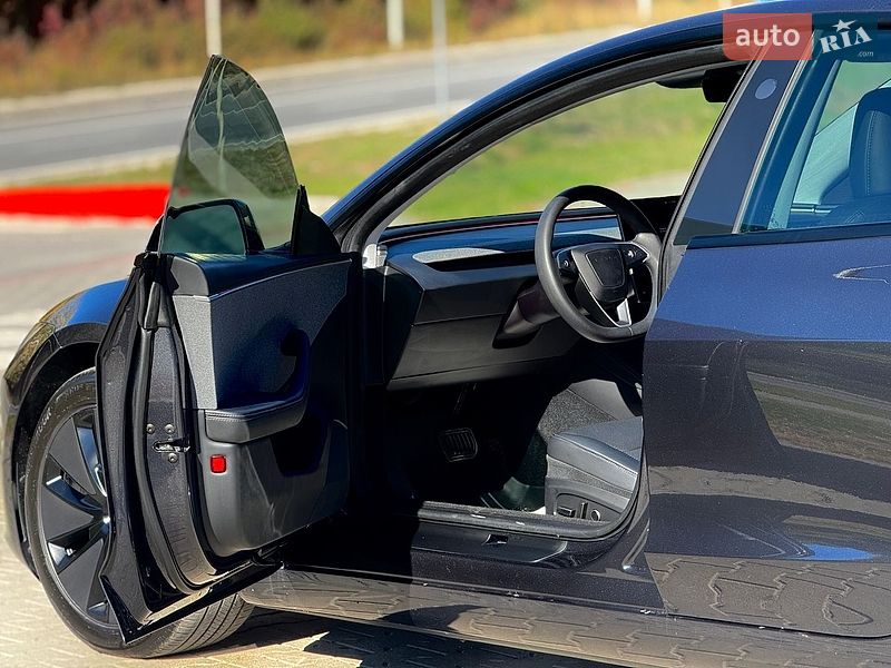 Седан Tesla Model 3 2024 в Тернополі