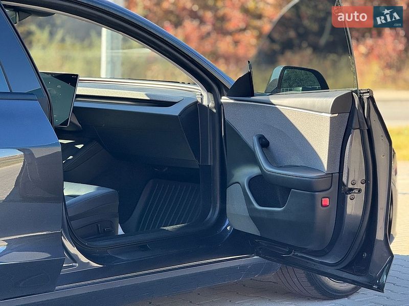 Седан Tesla Model 3 2024 в Тернополі