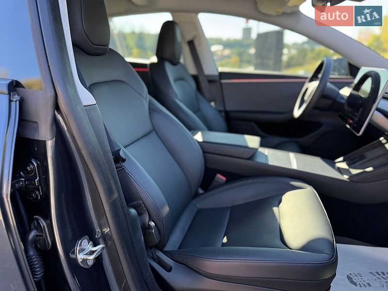 Седан Tesla Model 3 2024 в Тернополі