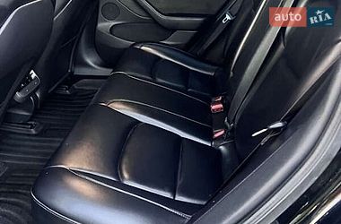 Седан Tesla Model 3 2022 в Винниках