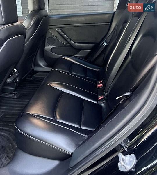 Седан Tesla Model 3 2022 в Винниках