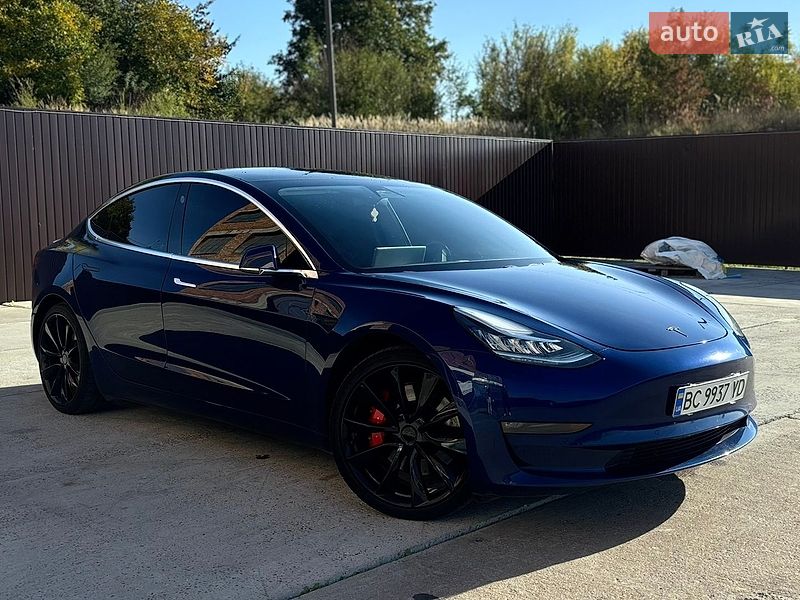Седан Tesla Model 3 2019 в Львові