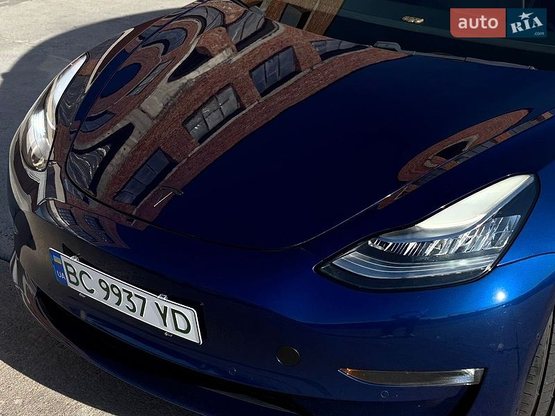 Седан Tesla Model 3 2019 в Львові