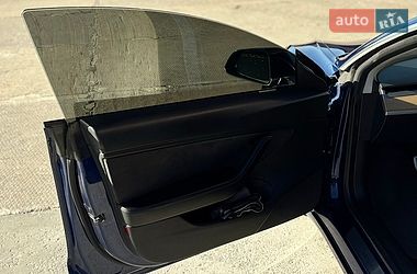 Седан Tesla Model 3 2019 в Львові