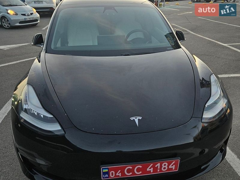 Седан Tesla Model 3 2020 в Львове