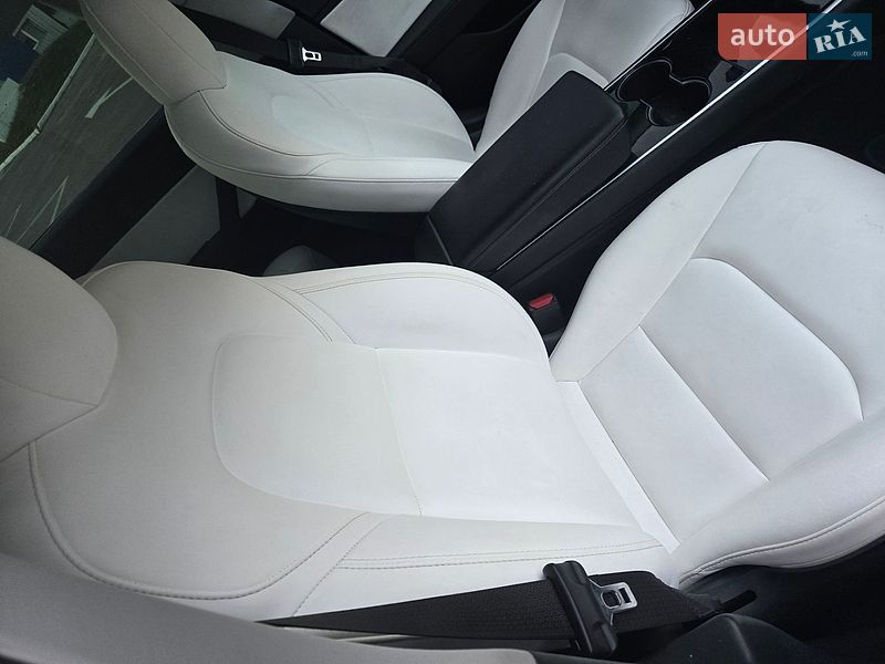 Седан Tesla Model 3 2020 в Львове