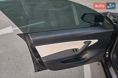 Седан Tesla Model 3 2020 в Львове
